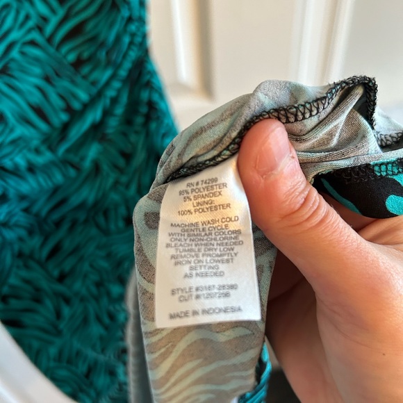 En Focus dress - Picture 2 of 4